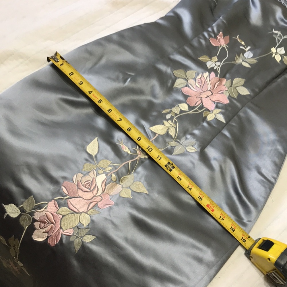Embroidered satin column maxi dress or CheongSam - Picture 13 of 17